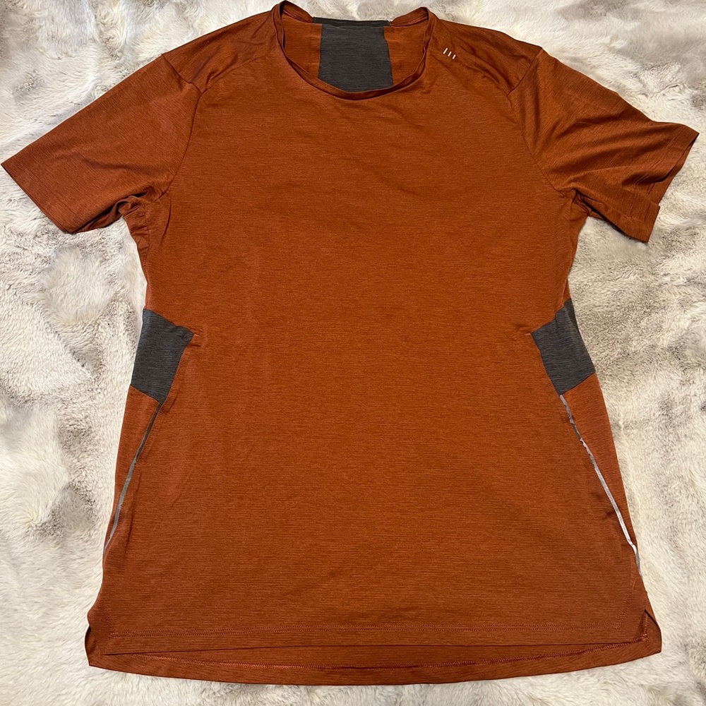 Men’s lululemon Shirt size M
